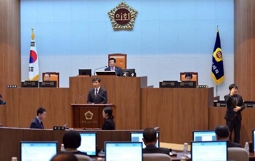 시정연설하는 안희정 충남지사