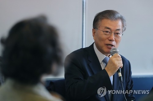 文, 朴대통령 3차담화에 "즉각 퇴진 수준까지는 가야" - 1