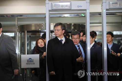 우병우, 국회 청문회 증인 출석…취재진에 "최순실 모른다" - 1
