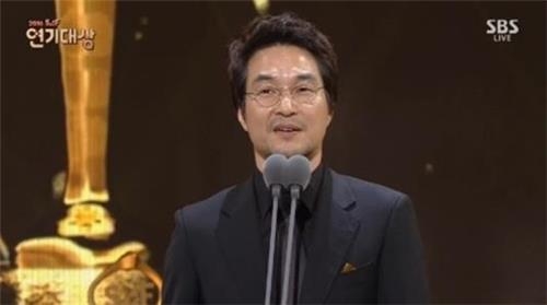 "블랙과 스타는 한몸" "데뷔 20년만에 첫상"…시상식 '말말말' - 1