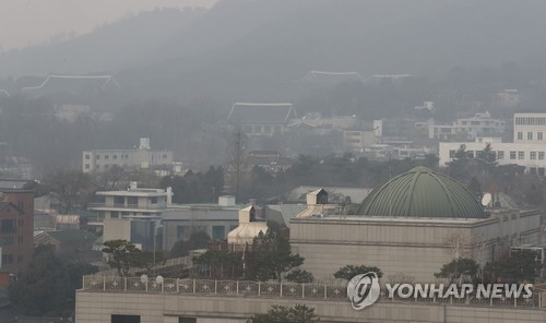 미세먼지 속의 헌재와 청와대