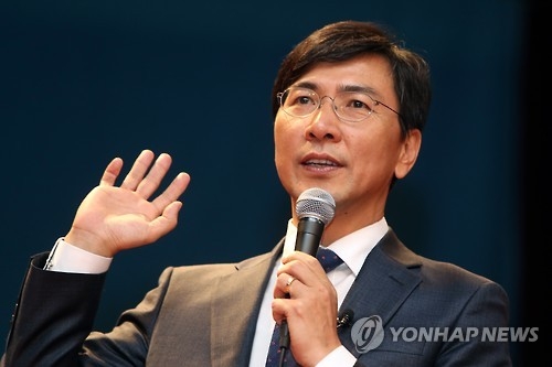 안희정, 친문 패권주의 논란에 "文, 문제풀기에 나서달라" - 1