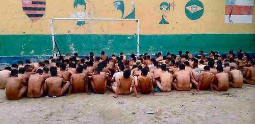 북동부 마나우스 시에 있는 한 교도소의 수감자들