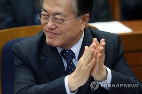 文, 민주화인사 추도 이어 촛불집회…野지지층 결집·潘風차단(종합) - 1