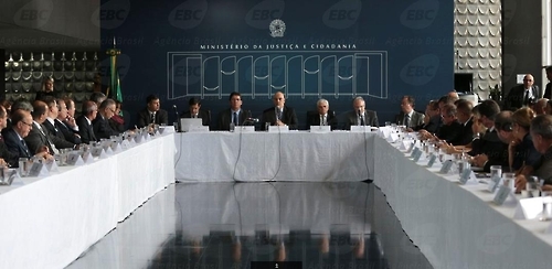 브라질 법무장관 주재로 지방정부 치안 책임자 회의가 열렸다.