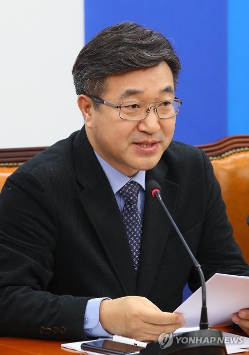 윤호중 "주60시간 고용부案은 기업편향…52시간까지 줄여야" - 1