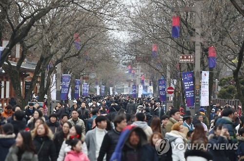 전주 한옥마을에 몰린 인파.