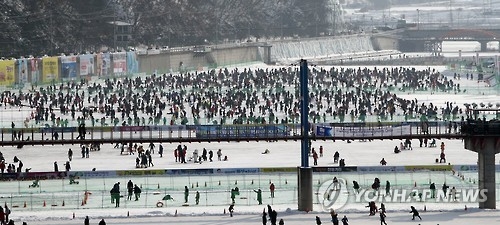 설 연휴 마지막 날인 30일 축제장 모습.