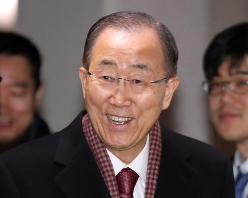 환한 웃음 보이는 반기문