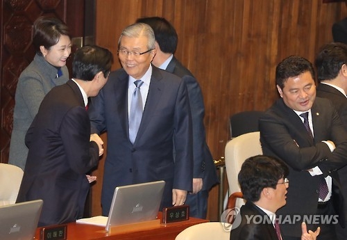 김종인, 안희정 '대연정'에 "맹목적으로 욕할 일 아니다" - 1