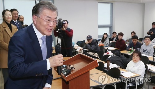 문재인, '안희정 강세' 충청 방문…중원민심 잡기 - 1