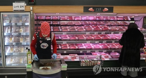 불안해서 안먹고, 비싸서 못먹고…가축병에 먹거리시장 대혼란(종합) - 1