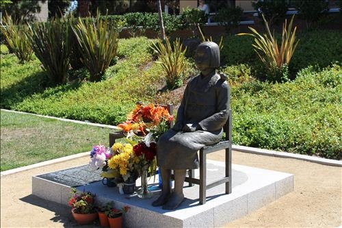 미국 캘리포니아 주 글렌데일에 있는 `평화의 소녀상'
