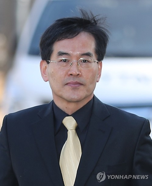 헌재 들어서는 조성민 전 더블루K 대표(서울=연합뉴스) 이상학 기자 = 조성민 전 더블루K 대표가 9일 오전 서울 종로구 재동 헌법재판소에서 열린 박근혜 대통령 탄핵심판 사건 12차 변론에 증인으로 출석, 대심판정으로 향하고 있다. 2017.2.9leesh@yna.co.kr(끝)