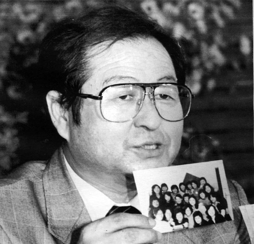기자회견을 하는 탁명환 / 연합뉴스 자료사진
