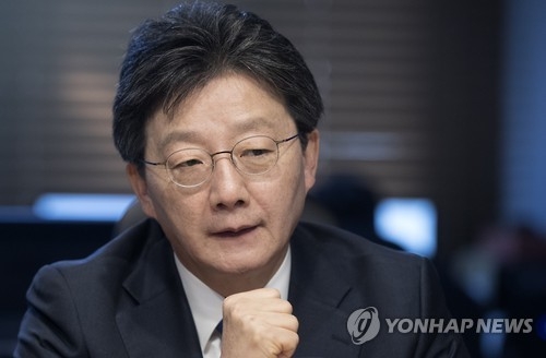 범보수 주자 '전공 살리기'…유승민 '경제'·남경필 '분권' - 1