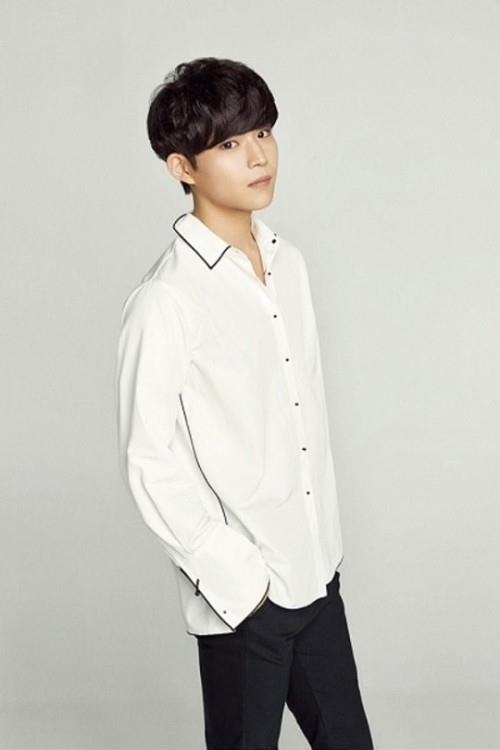 그룹 '소년 24'의 화영