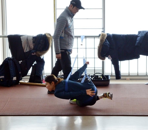 맨땅에서 훈련하는 심석희