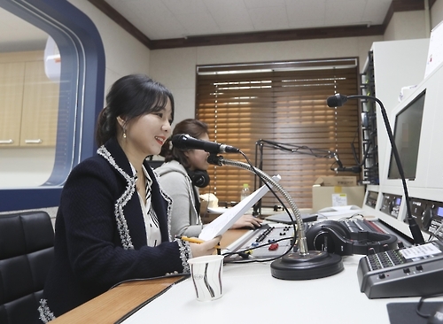 손주자랑에 장사비결까지…듣는 재미 '쏠쏠' 전통시장 라디오 - 1