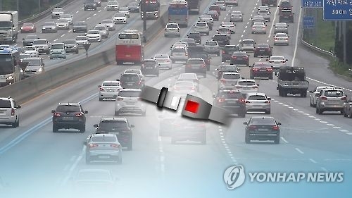 5m 추락 45명 탑승버스, 사망자는 '1명'…"안전띠가 구했다" - 2