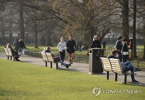'겨울왕국' 시카고, 올겨울 이상고온 지속…엿새째 20℃대 - 1