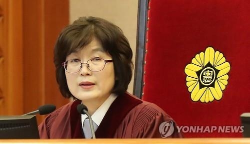 발언하는 이정미 헌재소장 권한대행