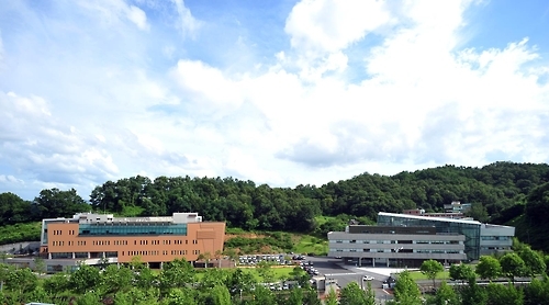 국립문화재연구소(오른쪽)과 연구소 내 보존과학센터