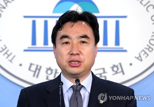 민주 "박 前대통령, 불복이라면 충격적이고 대단히 유감" - 1