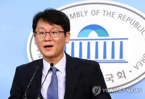 文측 "홍준표 축하하지만 더는 색깔론으로 오염시키지 말라" - 1
