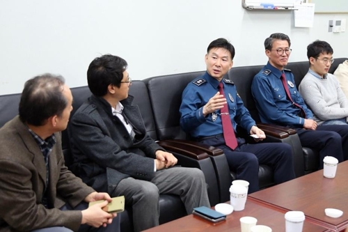 발언하는 이승철 경기북부지방경찰청장(가운데)