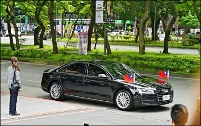 차이잉원 대만 총통 전용차 아우디 A8L50TFSI 콰트로 <대만 자유시보 캡처>
