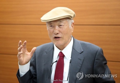 (울산=연합뉴스) 이상현 기자 = '옥수수박사' 김순권 한동대 석좌교수가 23일 울산시의회 프레스센터에서 대선 출마를 선언하고 있다. 김 교수는 울산이 고향이다.