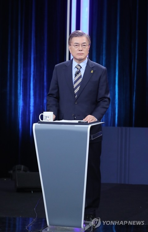 文측, '고압적 논란'에 TV토론 전략 고심…"안정된 모습 보일것" - 2