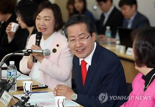洪, 바른정당 집단탈당에 대권가도 탄력받나…"가속페달 밟겠다" - 1