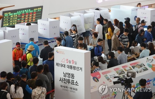 대선 사전투표 둘째날 10시 601만명 투표…누적투표율 14.15% - 1
