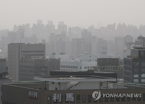 미세먼지에 뒤덮인 서울 하늘