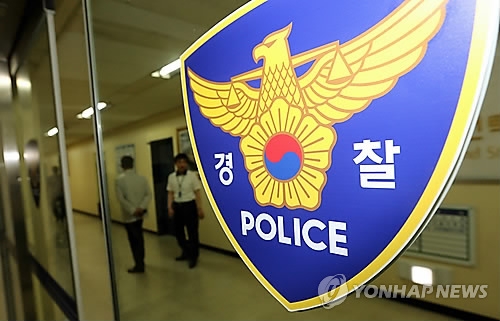 '웃었다'는 이유로 학교 행사서 조교 뺨 때린 대학교수 - 1