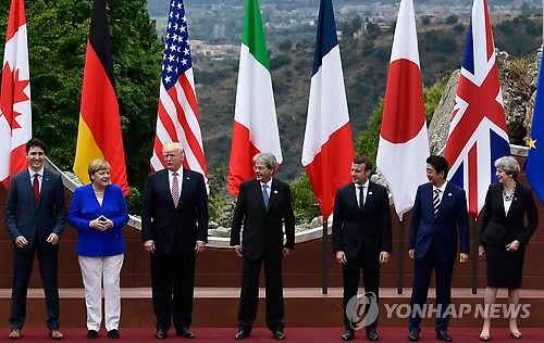 이탈리아에서 열린 주요 7개국(G7) 정상회의에 참석한 회원국 정상