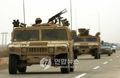 이라크 키르쿠크~바그다드 고속도로를 순찰하는 미군 험비 행렬