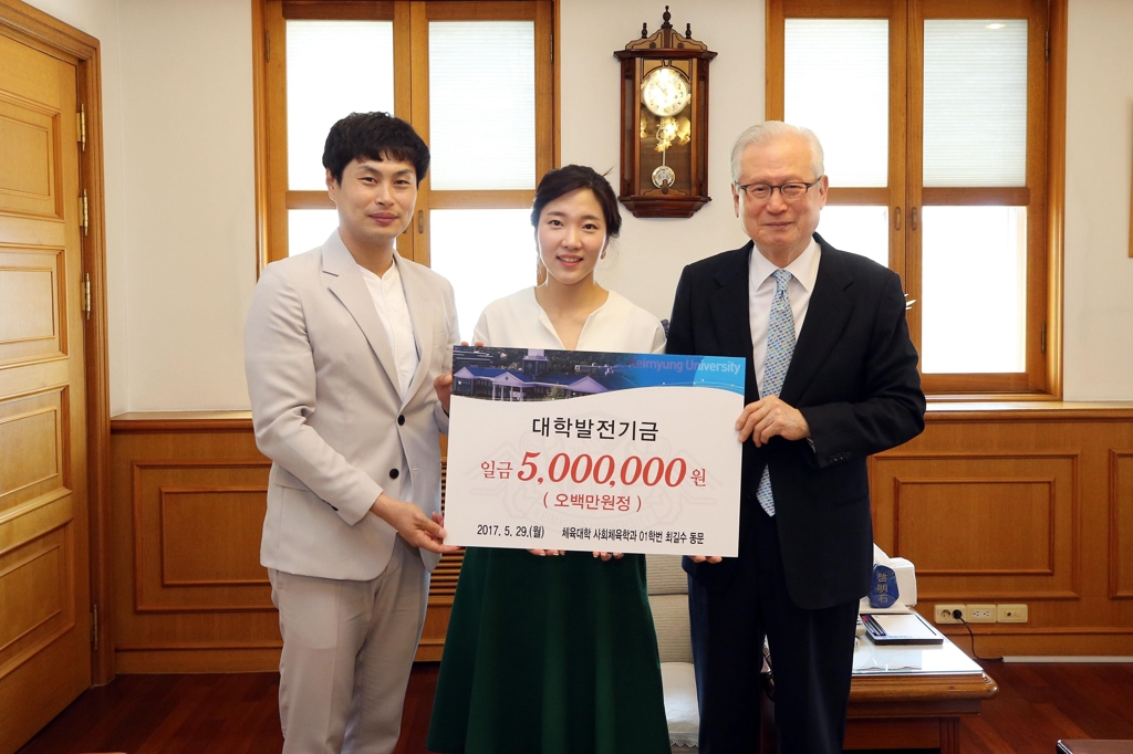 모교 찾은 최길수 소방교