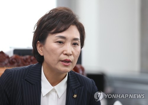'강한 아줌마' 김현미…유리천장 깨고 국토부 장관 후보자로 - 1