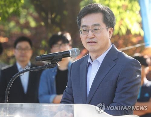 총장 이임사하는 김동연 부총리 후보자(수원=연합뉴스) 홍기원 기자 = 김동연 경제부총리 겸 기획재정부 장관 후보자가 1일 오후 경기도 수원시 아주대학교에서 열린 총장 이임행사에서 이임사를 하고 있다. 2017.6.1xanadu@yna.co.kr