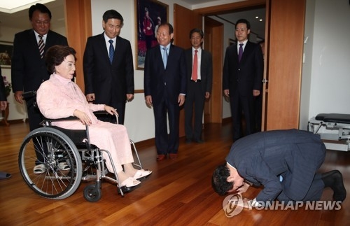 이총리 "외교 경험 가르쳐달라"…潘 "조력 아끼지 않겠다"(종합) - 2
