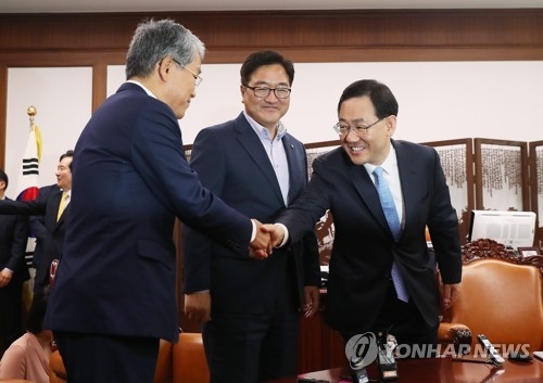 우원식·정우택 회동…"국회주도 협의체 실무협의 진행" - 2