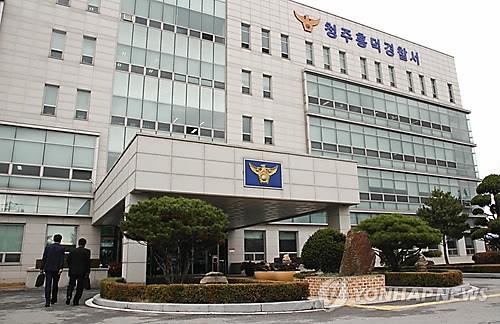 경찰, 보이스피싱범 검거 도운 은행직원에 감사장 - 1