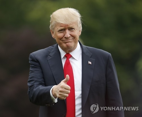 트럼프측 "코미 증언으로 무죄 입증"…트럼프는 '마이웨이' - 1