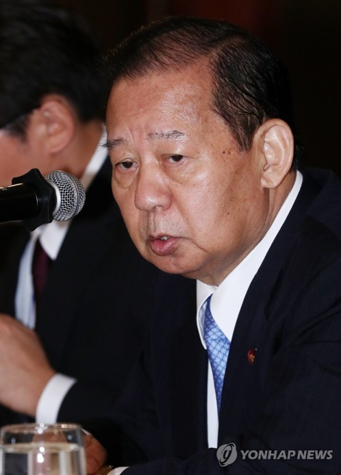 발언하는 니카이 특사