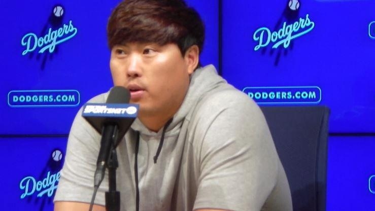 인터뷰하는 류현진