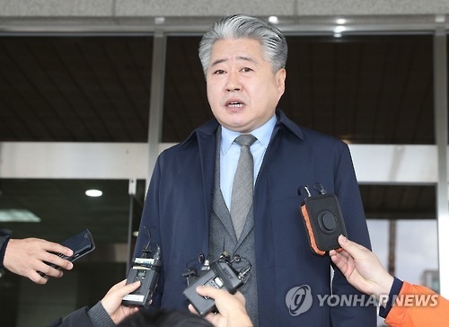 인터뷰 하는 민주당 오영훈 의원