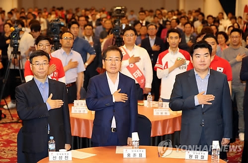 "무책임 유체이탈" "신박이라더니"…한국당 전대 탄핵책임 공방 - 1